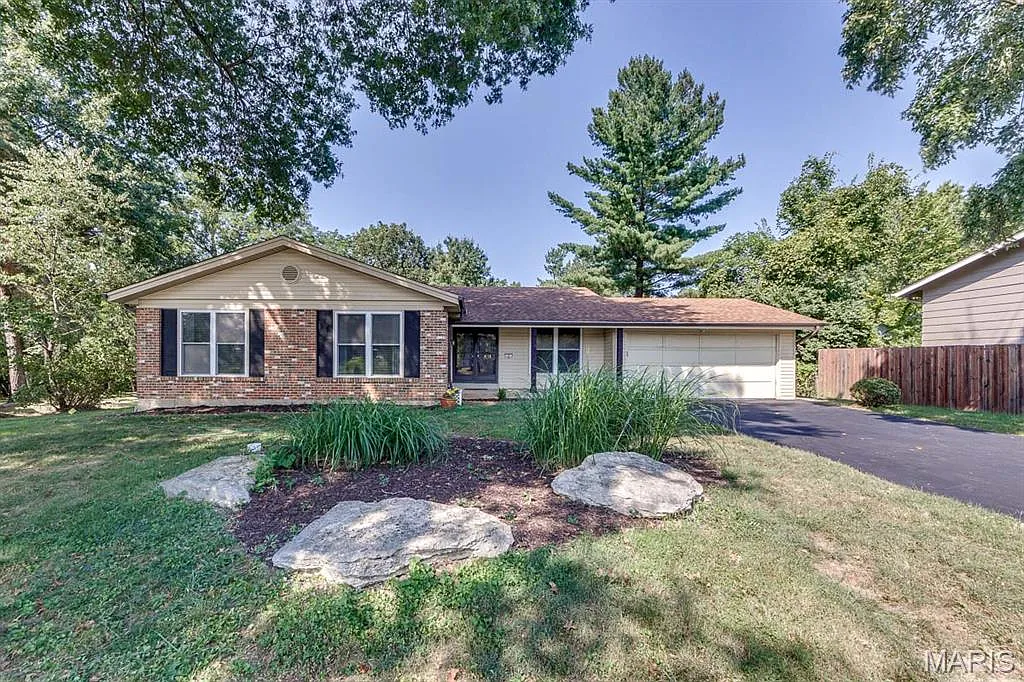 3 bed, 3.0 bath, 2336 sqft, $2,600 — Photo 2