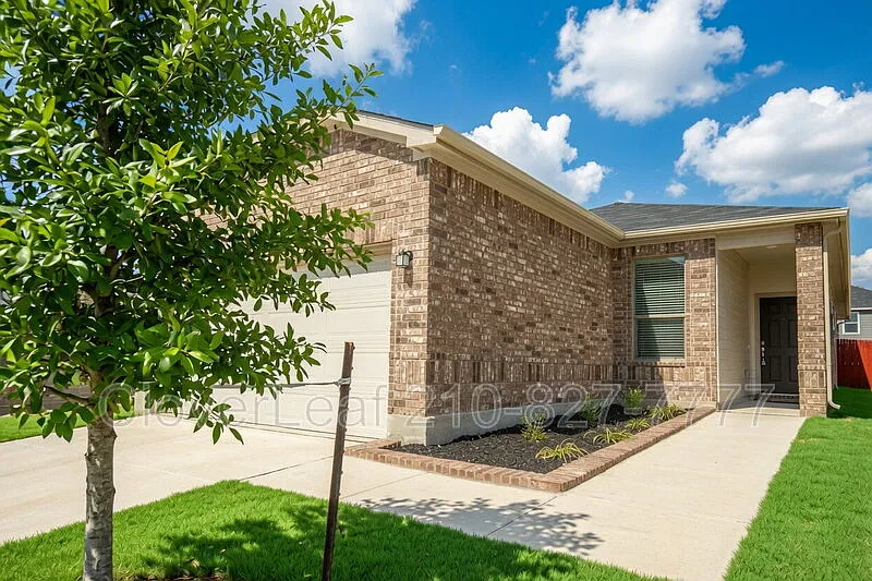 4 bed, 2.0 bath, 1418 sqft, $1,865 — Photo 3