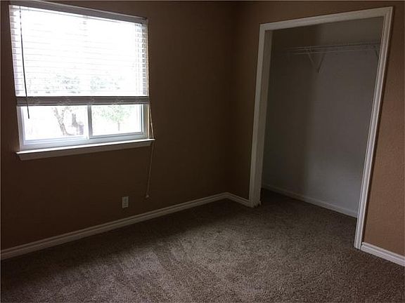 3rd image of 915 Tanglewood Dr