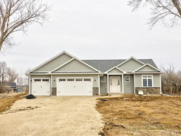 10650 E Diane Ln, Rochelle, IL 61068