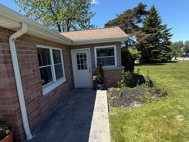 8825 Sheridan Dr — Photo 14