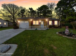 10 Hartford Rd, Whiting, NJ 08759