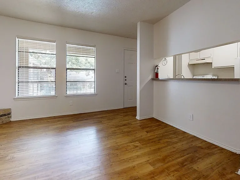 Stadium View Apartments — Photo 29