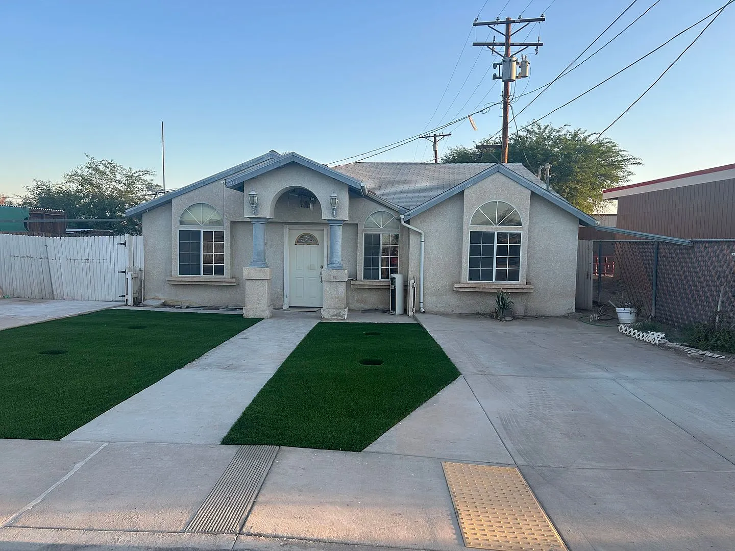 Remodeled 4 bedrooms 2 baths house in Imperial — Photo 1