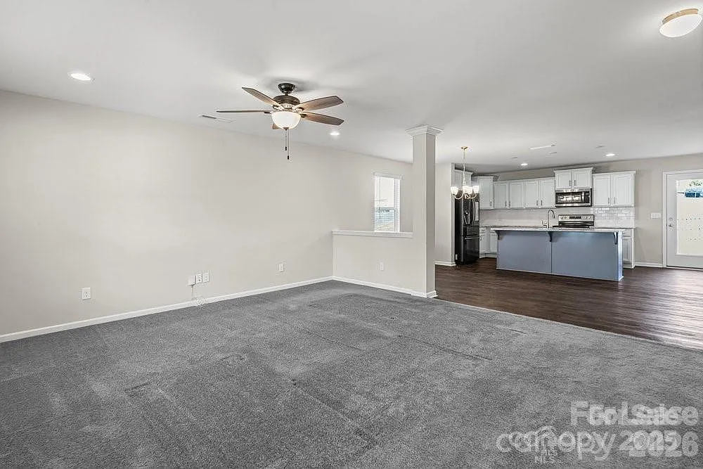 3 bed, 2.5 bath, 2064 sqft, $2,100 — Photo 3