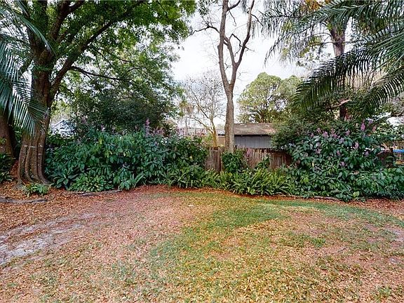 3rd image of 606 E Laurel Pointe Dr