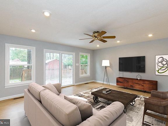 5th image of 4116 Guilford Ln