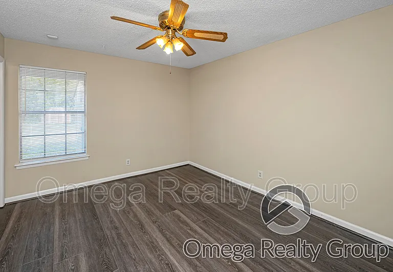 5827 Darien Dr — Photo 14