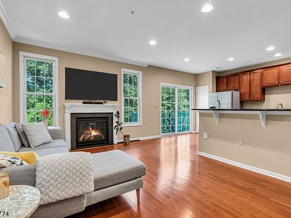 4th image of 28 Forshee Cir