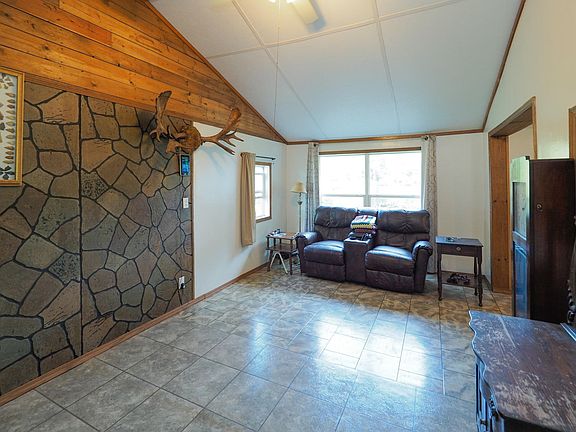 11476 Riverside Dr-105