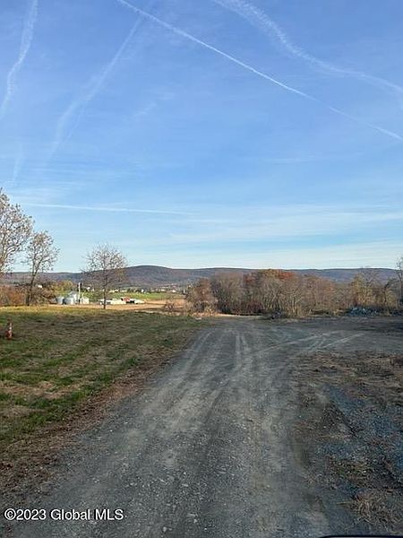 4th image of 390 Moonlawn Road
