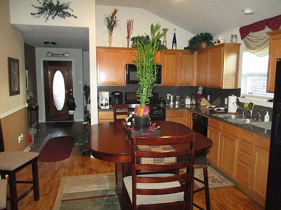 3rd image of 17918 Mission Bluff Ln