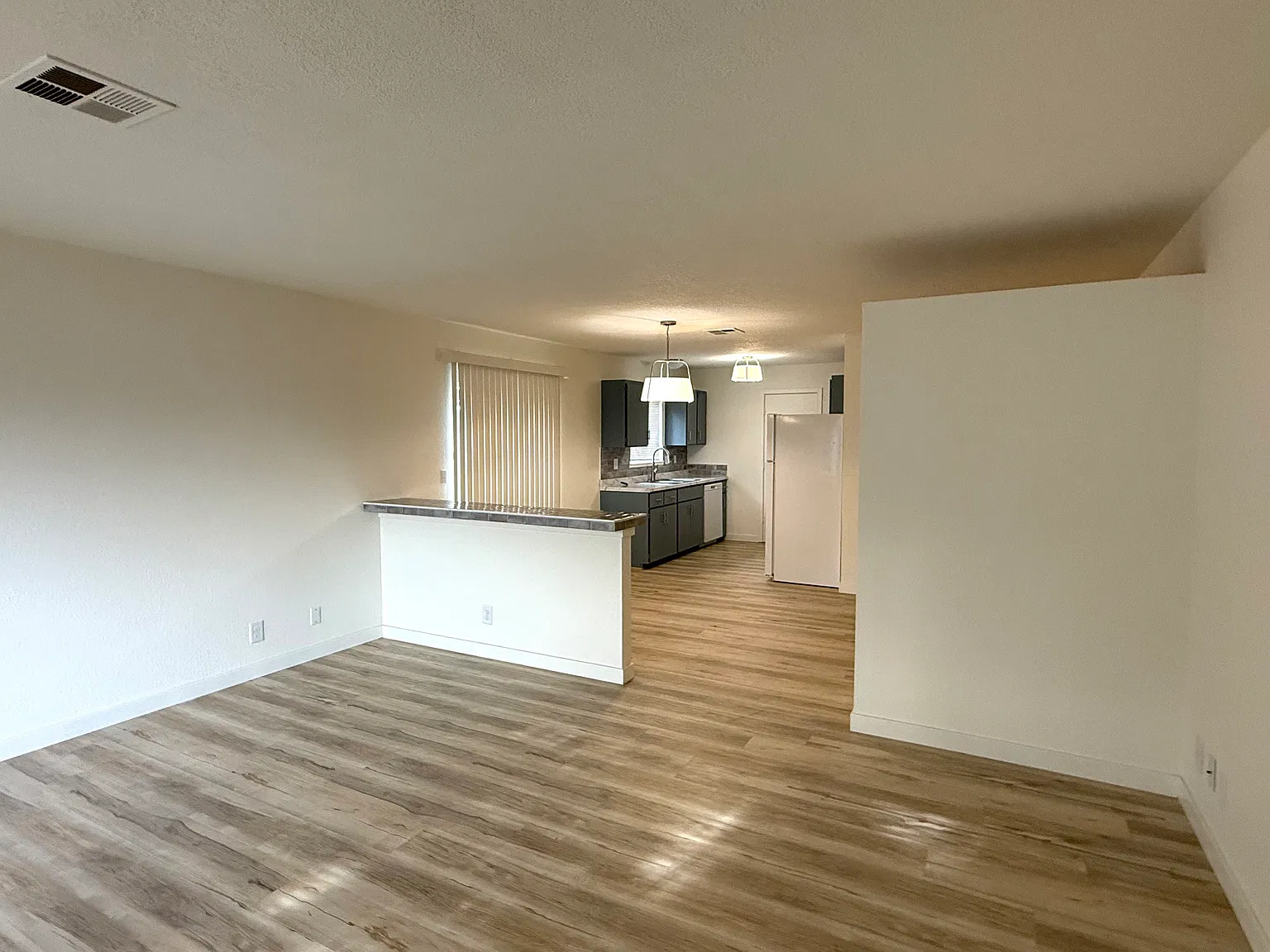 2 bed, 1000 sqft, $1,600 — Photo 1