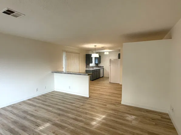 2555 NW Highland Ave #C, Grants Pass, OR 97526