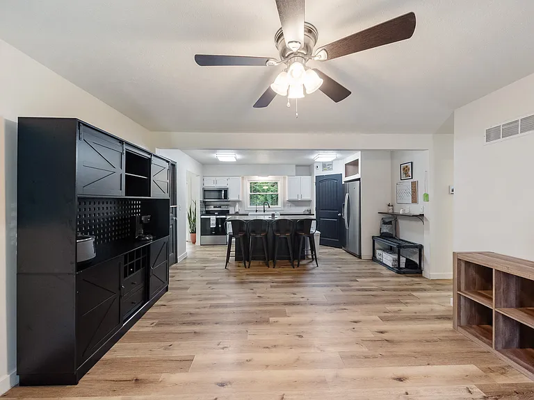 606 Sunset Dr — Photo 4