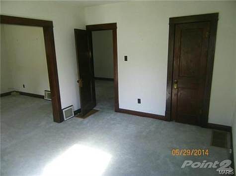 5th image of 2318 Wengler Ave
