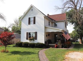 404 E McKibben St, Rossville, IL