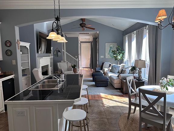 2nd image of 107 Coconut Grove Cir