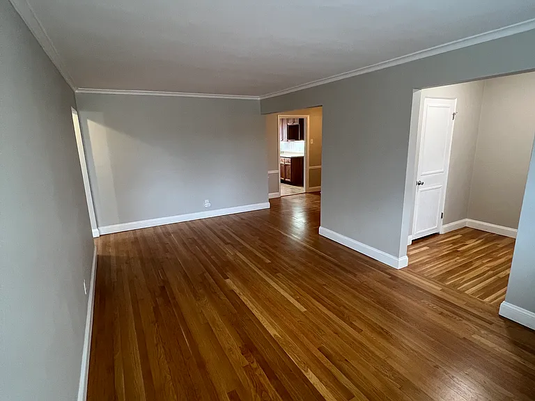 7201 Hampton Ave #2S — Photo 5