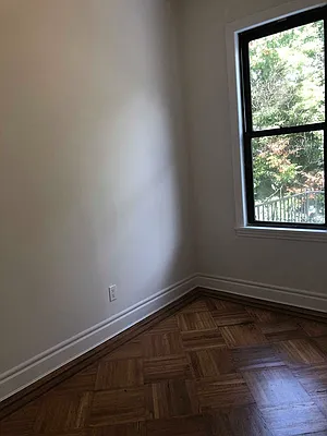 Rented by Leonidas Realty | media 23