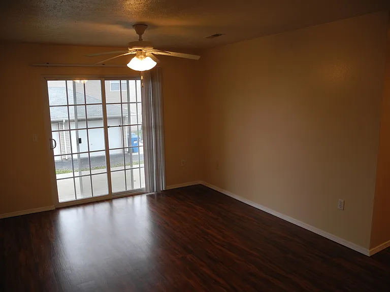 160 Knowledge Ave #B — Photo 2