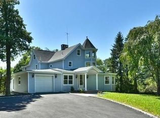 87 Dunlop Rd, Huntington, NY 11743