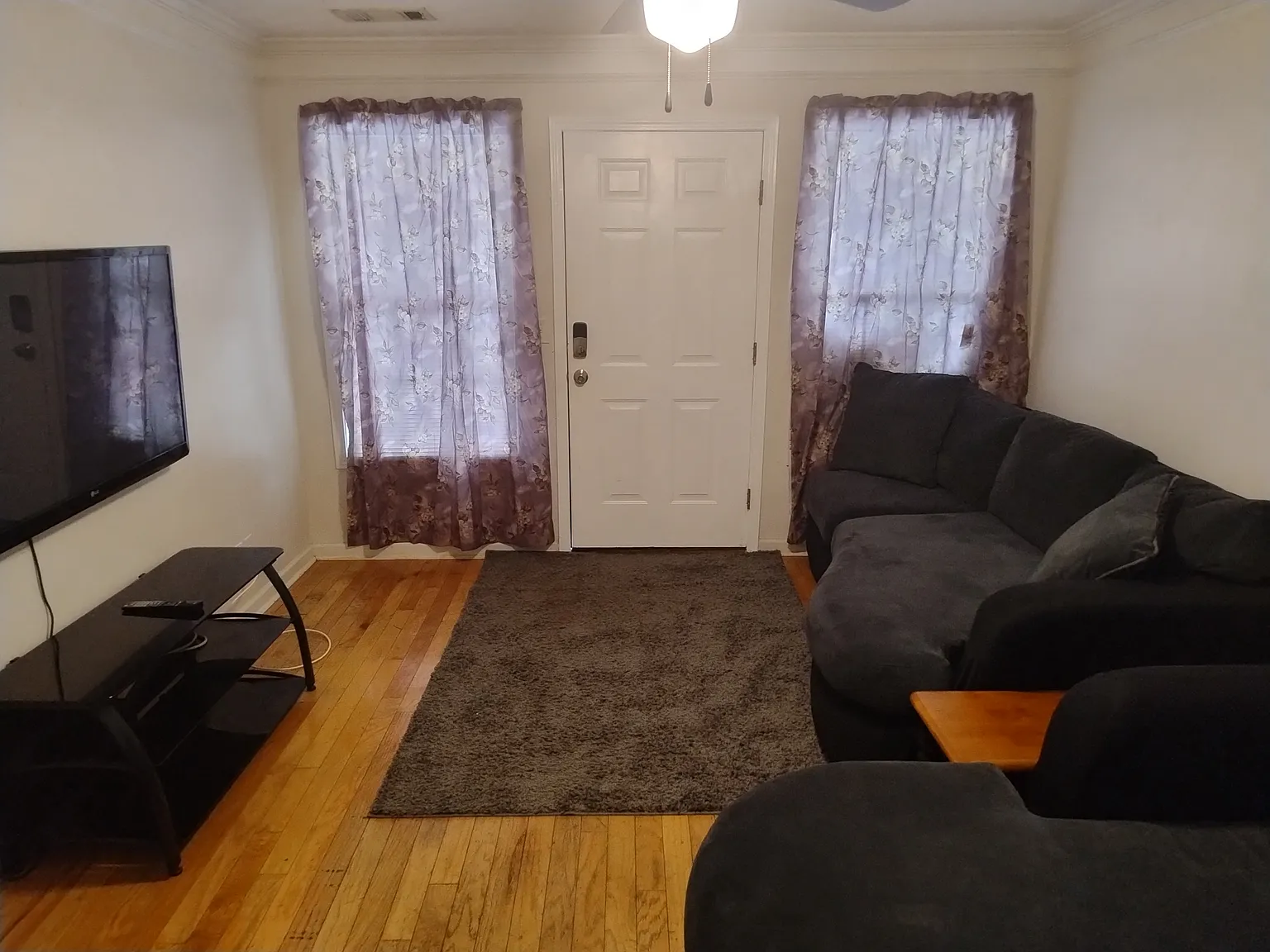 203 Wilkes St — Photo 2