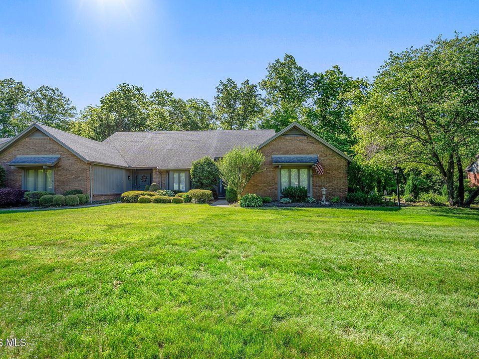 1st image of 36 Wolf Ridge Dr