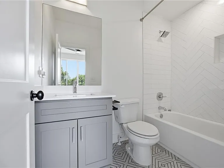 211 Bass St SW #10 — Photo 26
