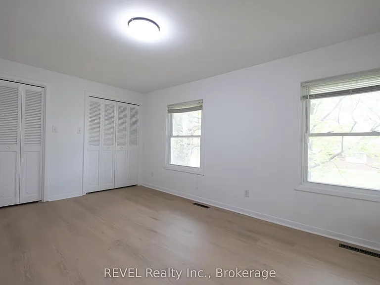 19 Woodington Cres — Photo 12