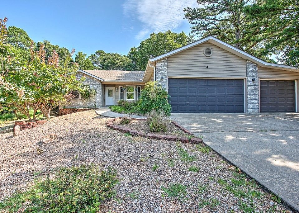 1st image of 4 Sarum Ln