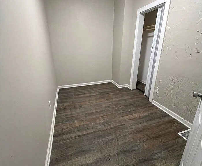 2725 Solway Ave — Photo 5
