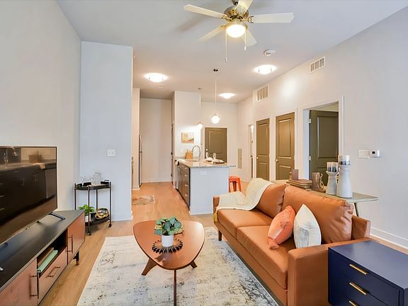 4th image of 650 E Elm St APT 112