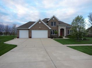 900 Prairie View Dr, Somonauk, IL 60552