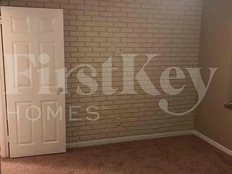 1494 Clovernoll Dr — Photo 12