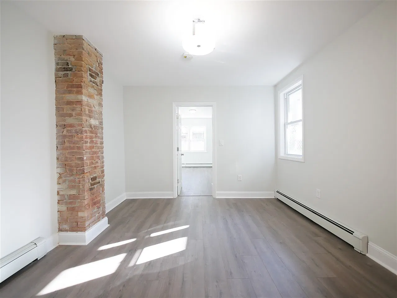 2 bed, 1.0 bath, 1000 sqft, $2,500 — Photo 4