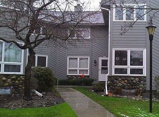 15673 W Brook Dr, New Berlin, WI 53151