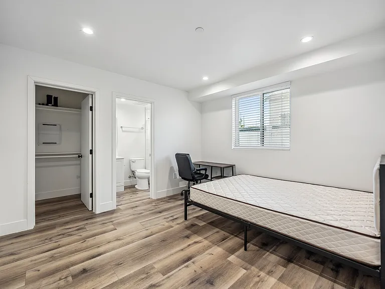 1270 Rolland Curtis Pl — Photo 25