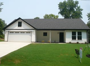 404 Saluda St, Chesnee, SC 29332