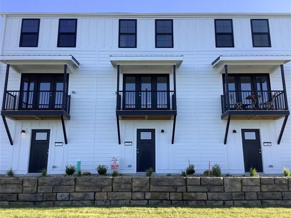 136 Canal Cottage Alley St, Saint Charles, MO 63301