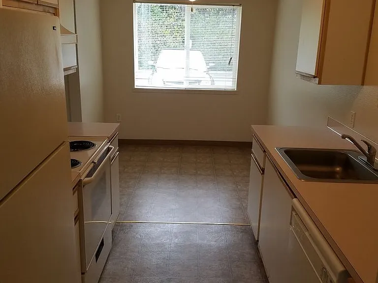 154-Sandy Dr Apts — Photo 8