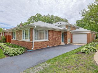 5505 Keeney St, Morton Grove, IL 60053