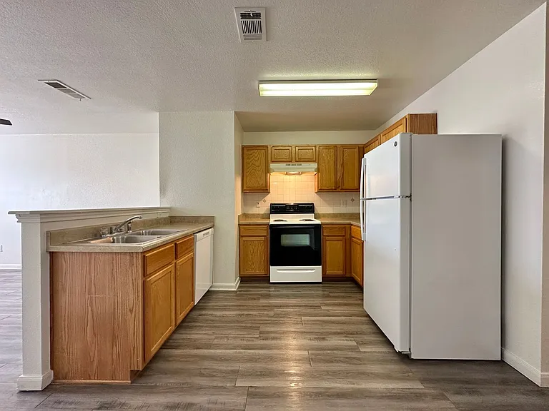 3401 Turner Ave — Photo 9