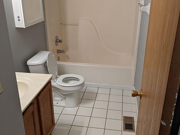 4th image of 932 Highland Ave