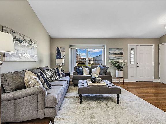 4th image of 3107 E Newcastle Ct