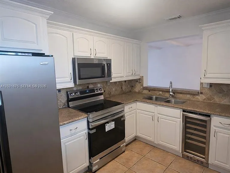 15761 SW 137th Ave #202 — Photo 7