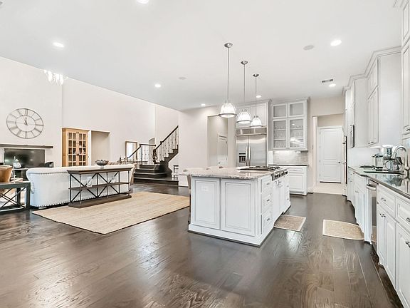 5th image of 139 Gildwood Pl