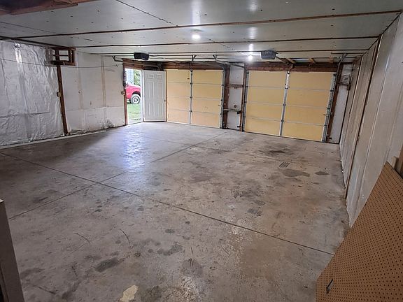 3rd image of 122 Highland Ave