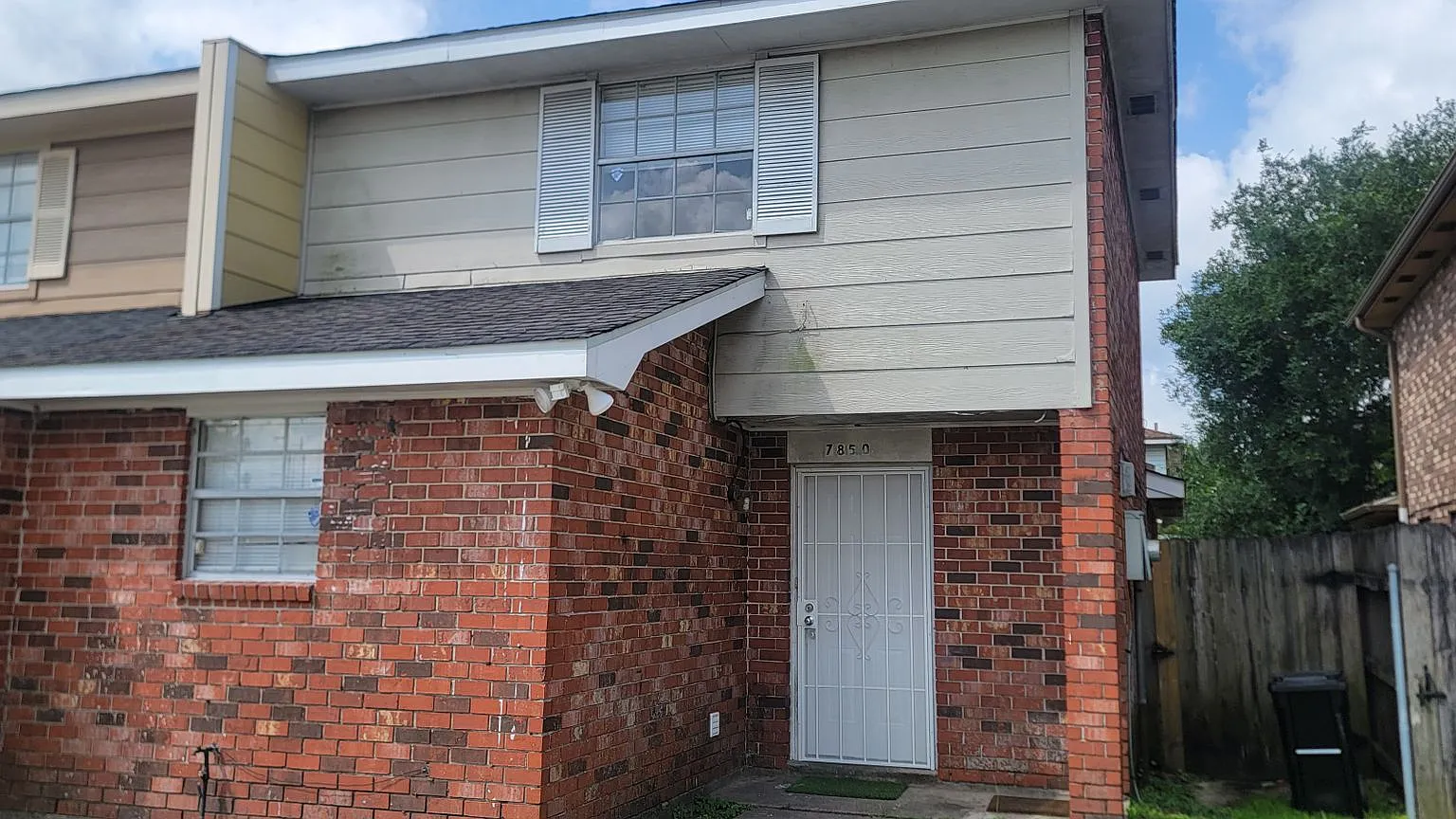 Lovely 3 bedroom 2 bath Townhouse — Photo 1