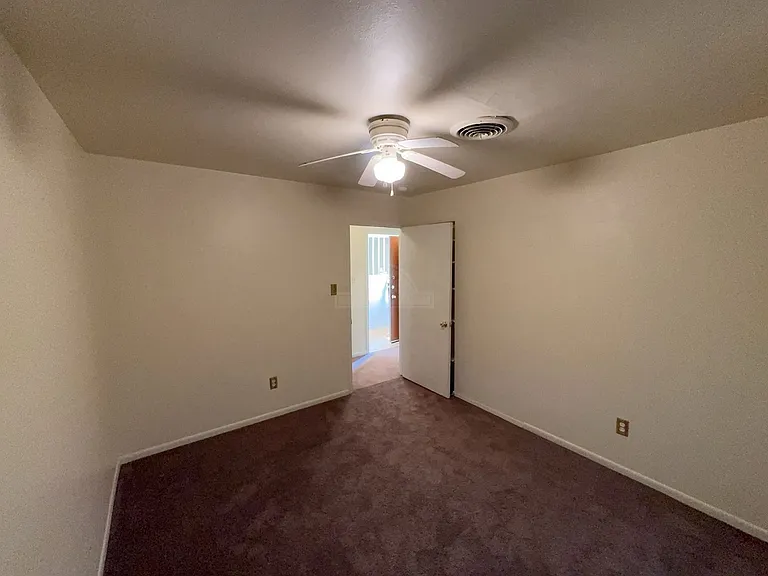 208 Oak St — Photo 15